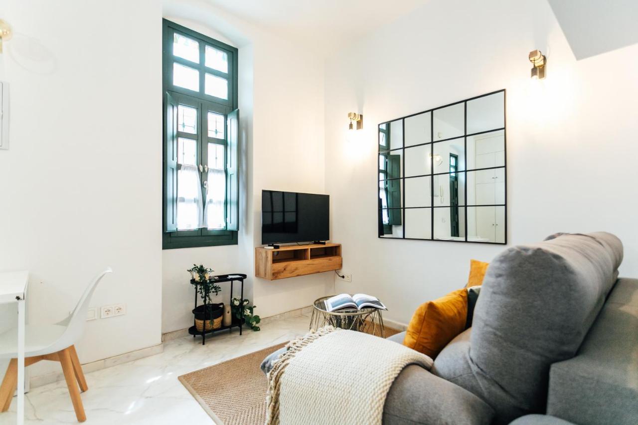 Modern And Wide- 1bd 1bth- Triana Appartement *