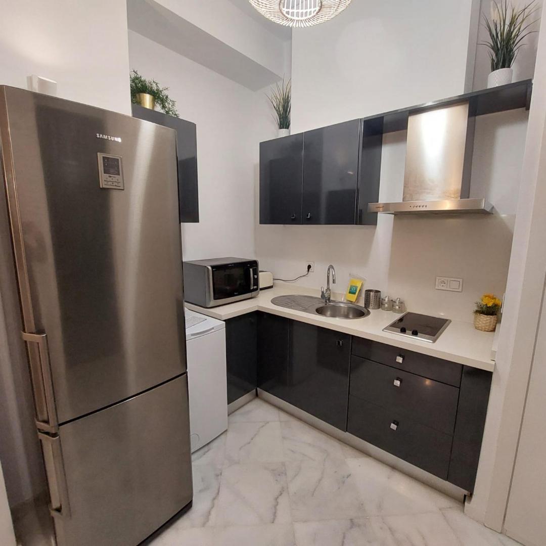 Modern And Wide- 1bd 1bth- Triana Appartement