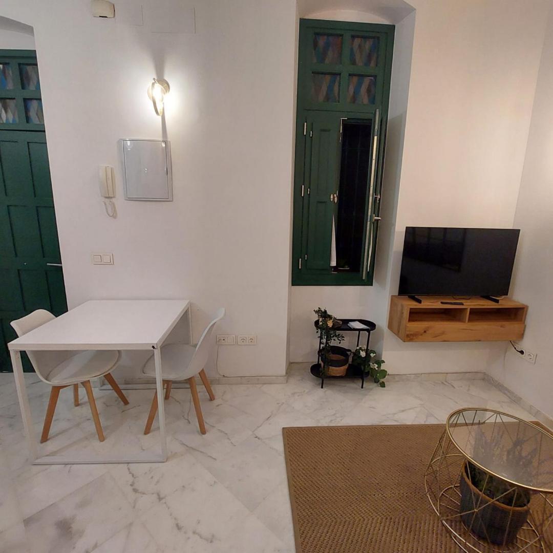 Modern And Wide- 1bd 1bth- Triana Appartement *
